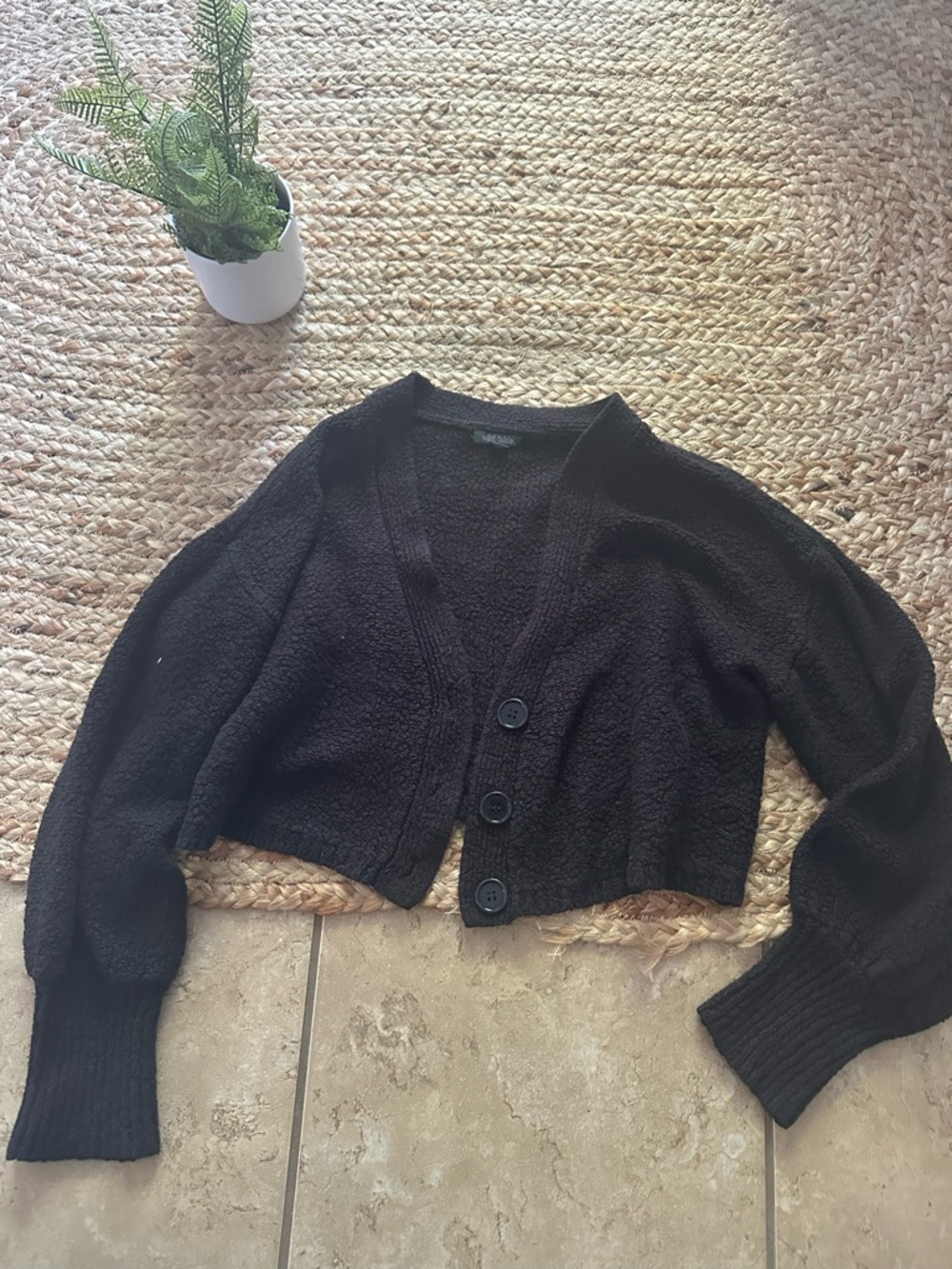 BLACK CROP CARDIGAN